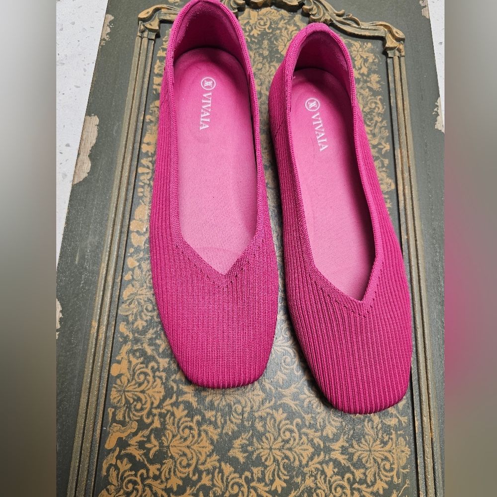 Vivaia Margot Walker square-toe V-cut flats in a pink (pitaya) 38.5 Size 8